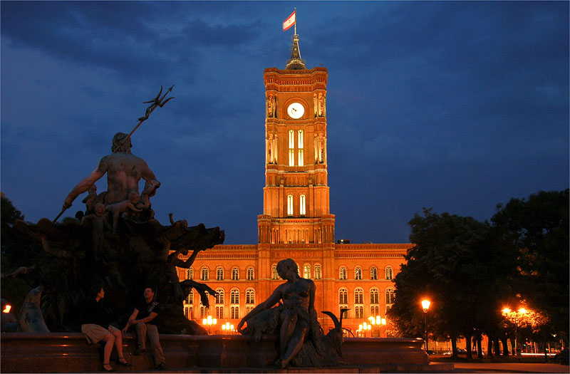 Rotes Rathaus mit Neptunbrunnen