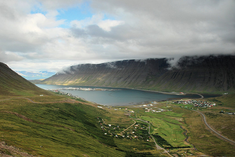 Blick auf Isafjördur (Westfjorde), knapp 4.000 Einwohner, erstmals um 920 besiedelt