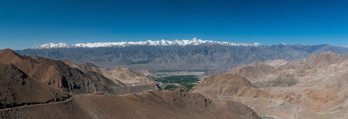 Blick auf Leh aus über 5.000m Höhe