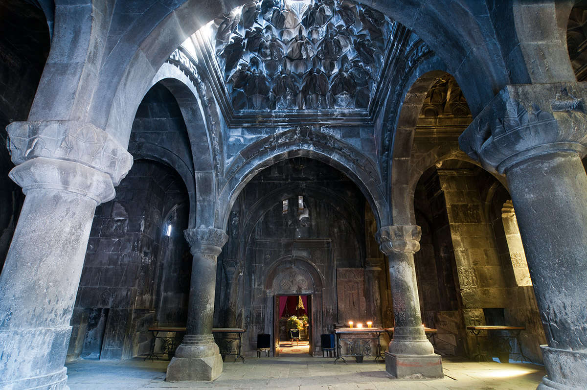 im Kloster Geghard