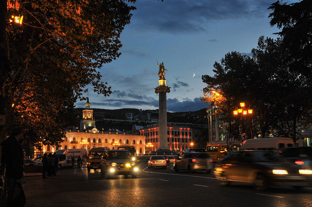 Tbilisi in der Dämmerung