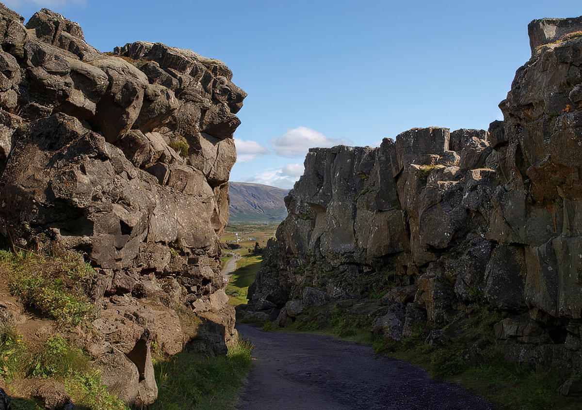 Thingvellir liegt in einer Grabenbruchzone, hier driften die amerikanische und europäische Platte auseinander