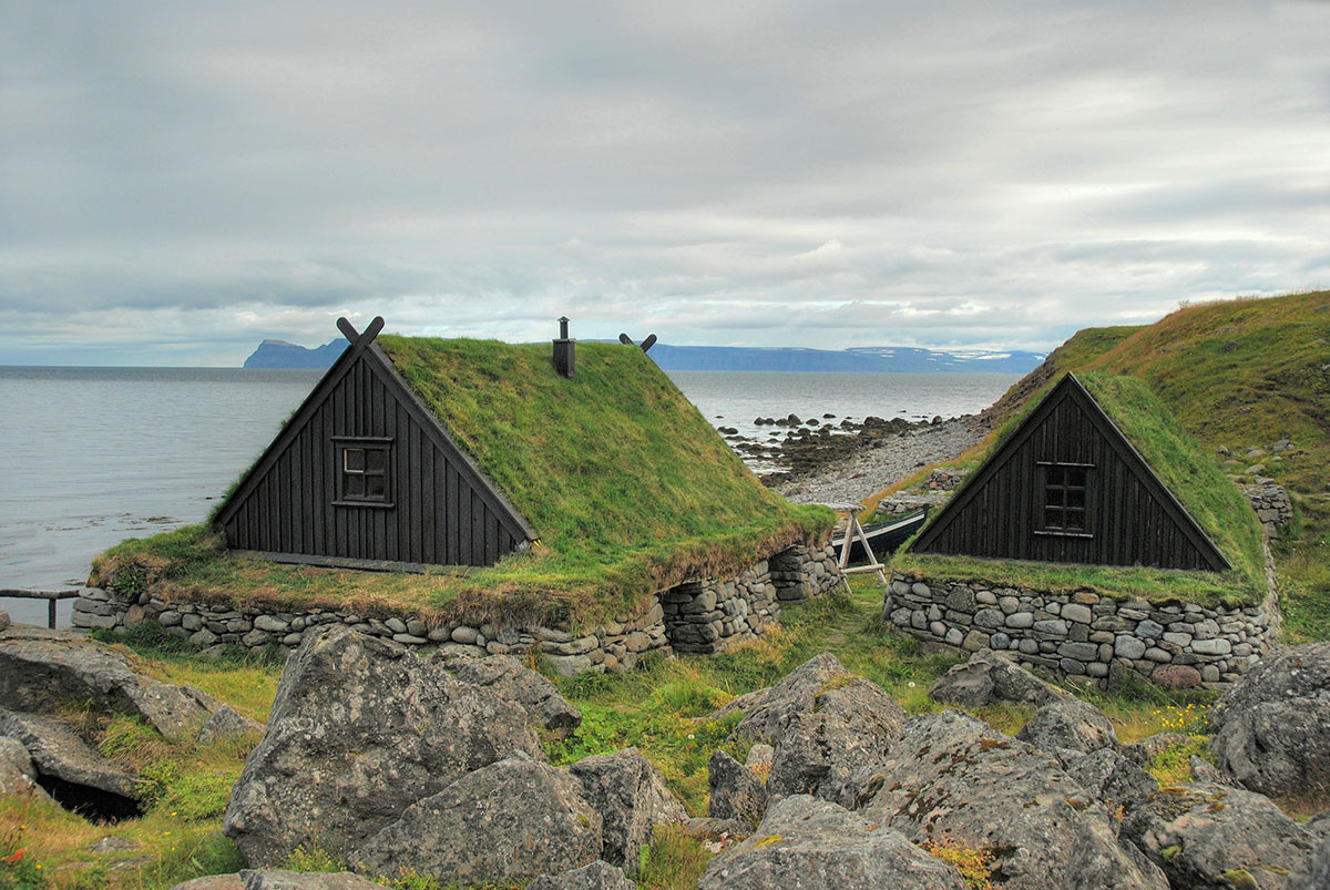 Bolungarvik in der Bucht Isafjardardjup, nördlichste Gemeinde der Westfjorde