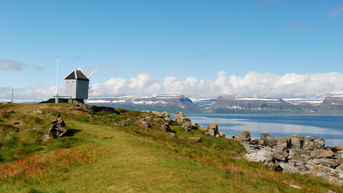 Windmühle (von 1840) auf Vigur, der zweitgrößten Insel der Westfjorde, Fläche: 0,59 km2