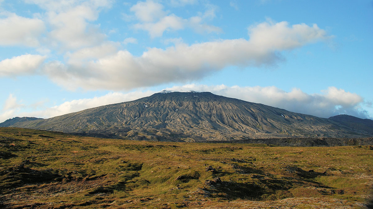 die Lavaflanke des Snaefellsjökull, ca. 1.450m hoch