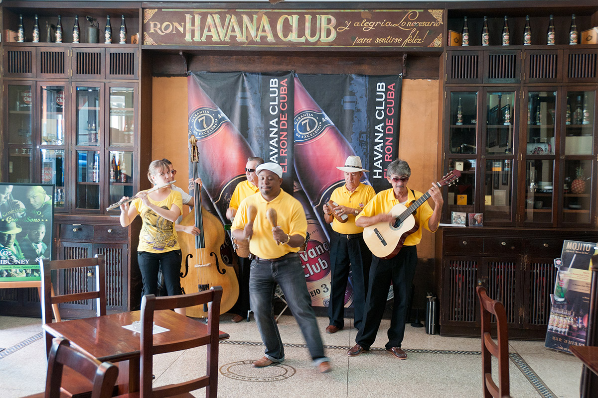 Livemusik in der legendären "Havanna Club" Destillerie