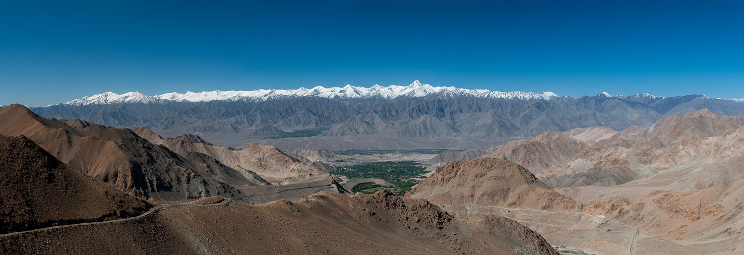 Blick auf Leh aus über 5.000m Höhe
