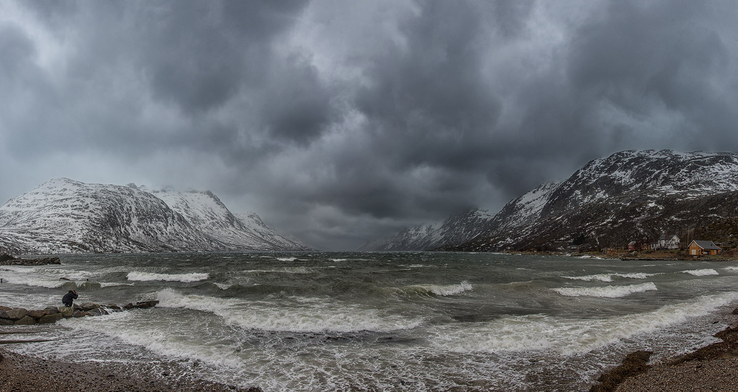 der "Ersfjord" bei Windstärke 9, eine Stimmung als würde Thor persönlich herabsteigen