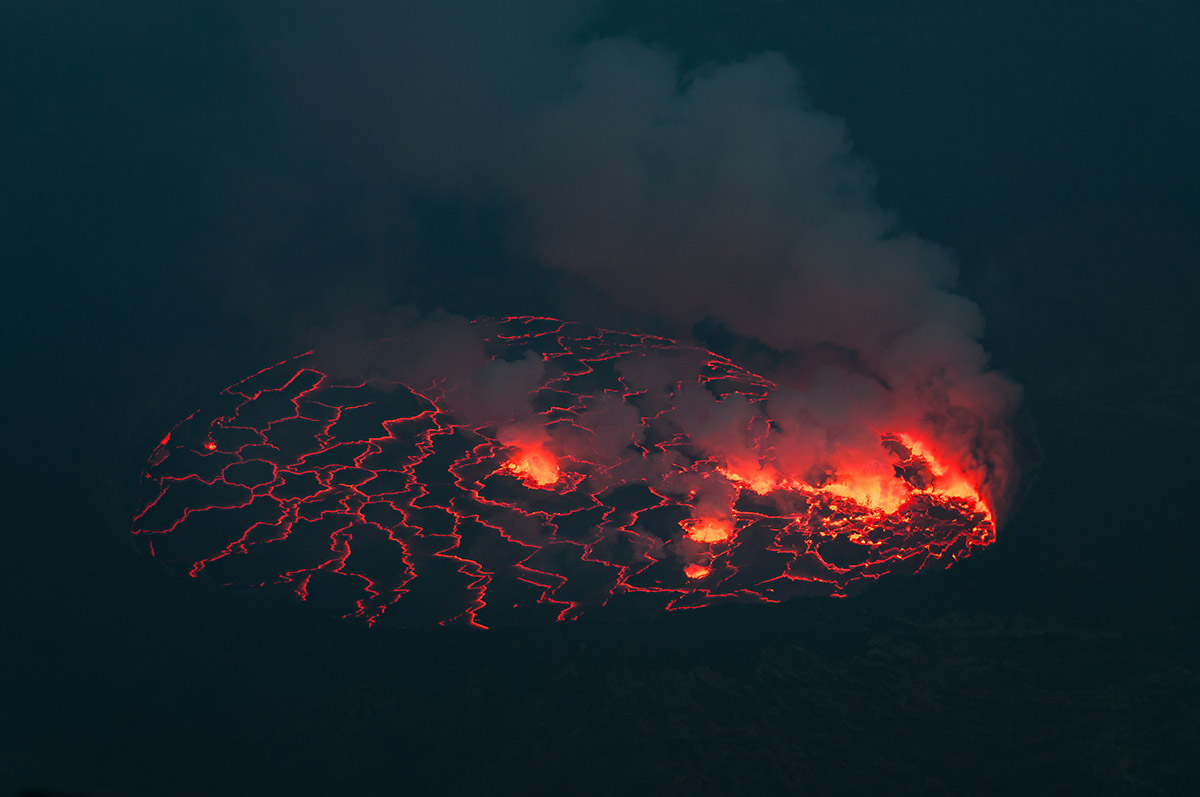 über 1.200 °C heiße Lava