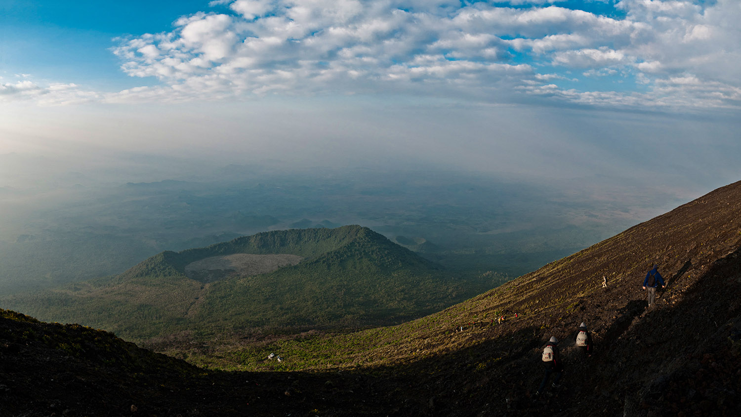 ein Nebenkrater des Nyiragongo