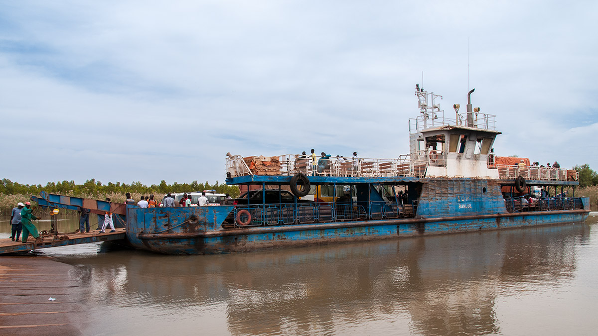 unsere Fähre über den Gambia-River