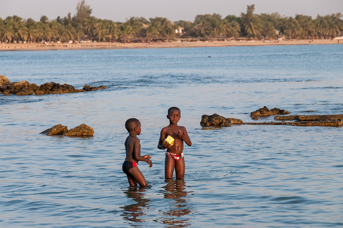 am Strand in Mbour