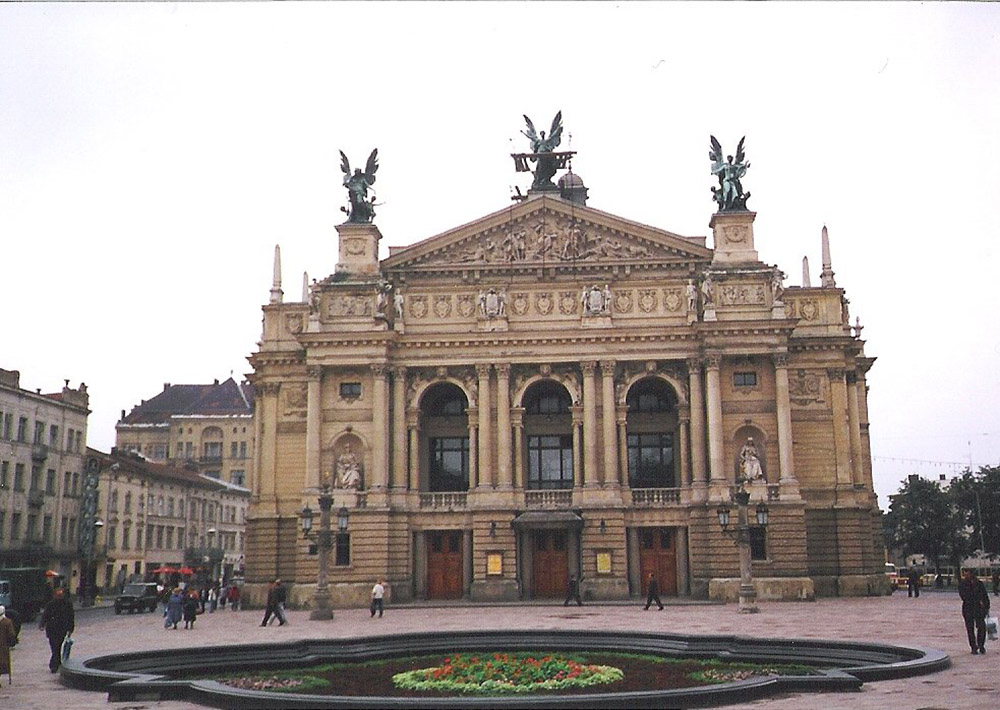 Oper in Lemberg (analog eingescannt)
