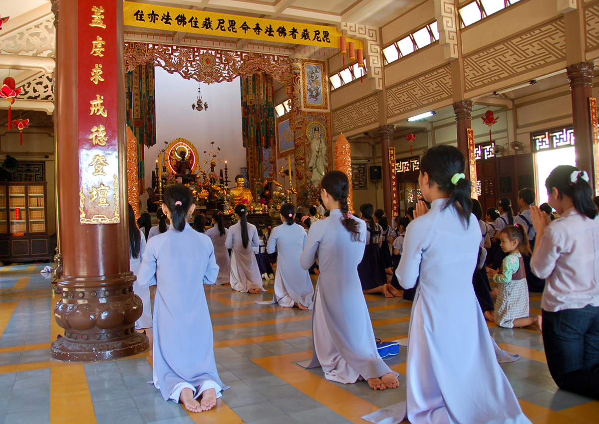 Gebet in der Long Son Pagode in Nha Trang